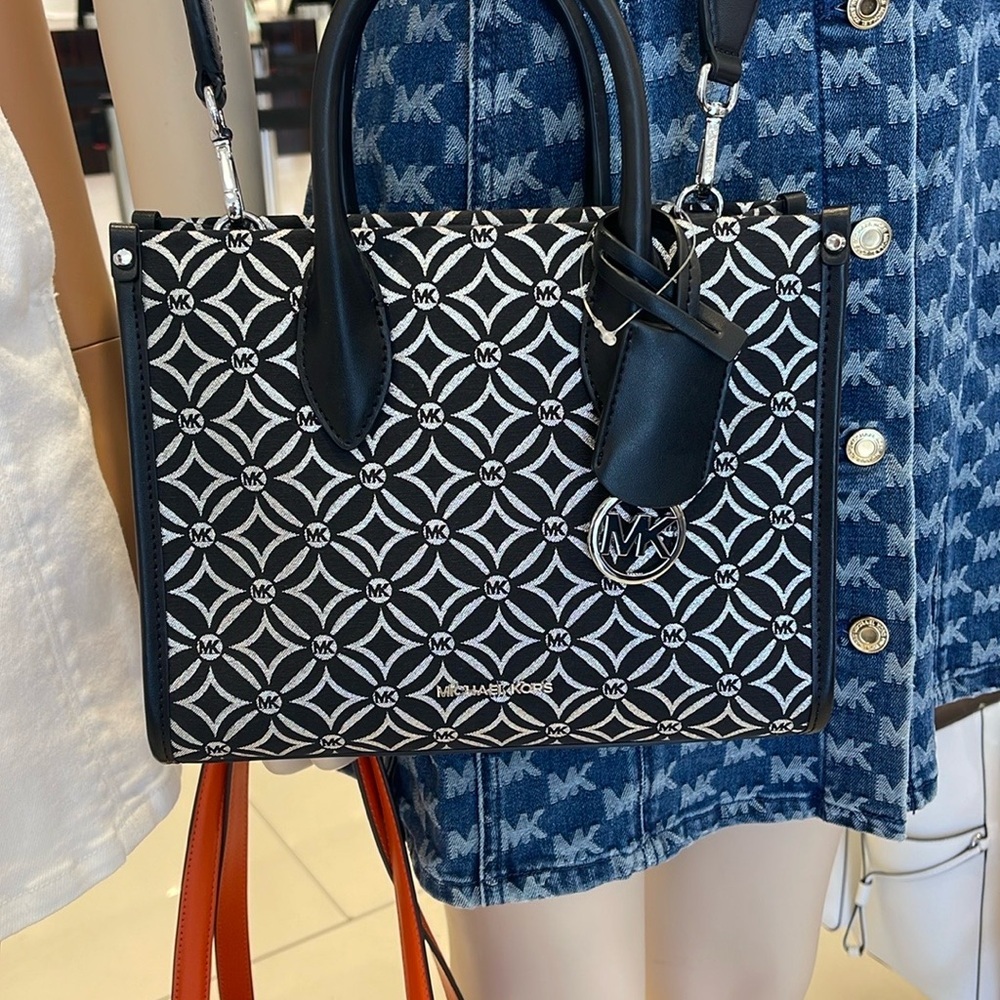 Michael Kors Mirella Small Metallic Logo Jacquard Crossbody Bag Black/Silver
NW - Picture 5 of 16